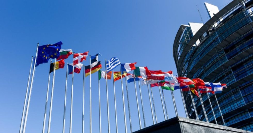 Η ανυπόστατη θεωρία των «δύο άκρων»